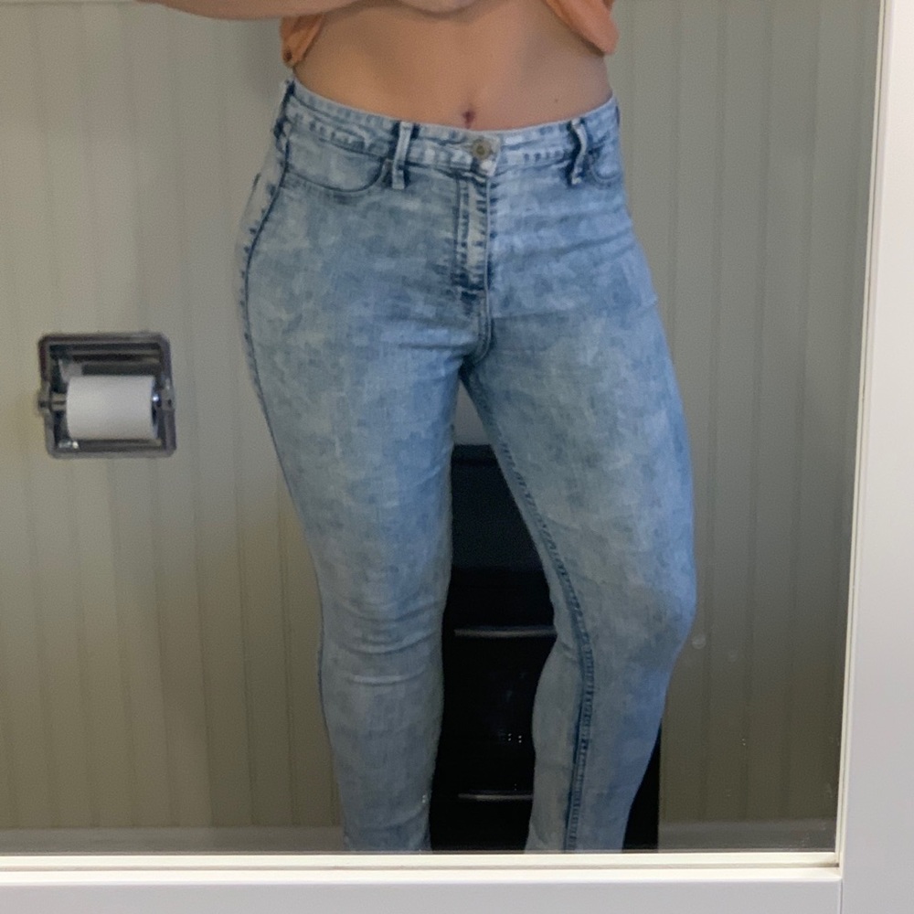 Two pairs of High rise Hollister cropped jeans 👖 - Picture 6 of 7